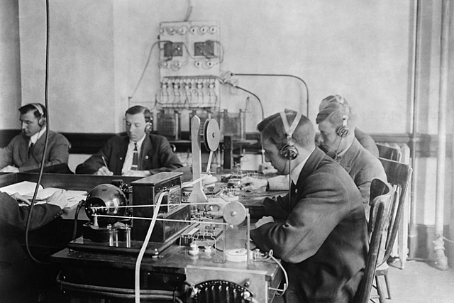 1901 se realiza la primera comunicación.