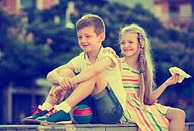 ( Primer Novio) Un amigo de la infancia me propuso que fuéramos novios, yo acepte pero tuve mala experiencia con el por que el no quería que nadie se enterara y  decidí terminarle.