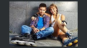 Luego de que termine con mi primer novio , un amigo de el me dijo que fuéramos novios porqué el amigo no me merecía y acepte, con el dure 3 años y 9 meses