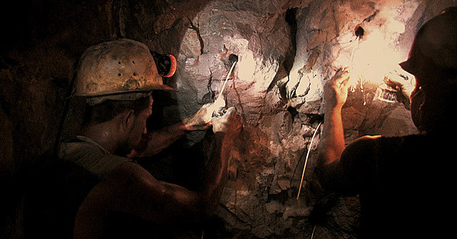 Quienes fueron los primeros mineros y como era proceso de explotación