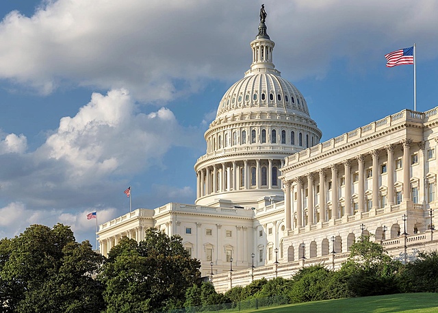 Washington becomes the capital