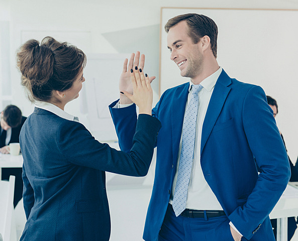 ¿Cómo son los empleados que cumplen las metas de la empresa?