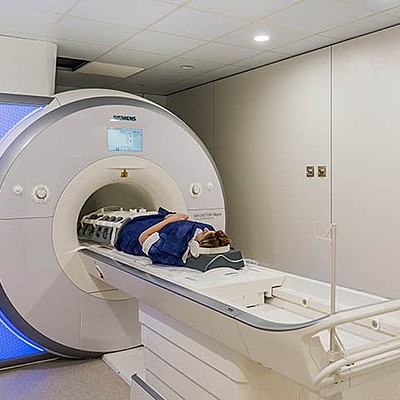 Timeline: HISTORIA RESONANCIA MAGNETICA