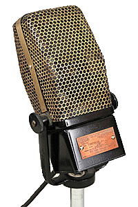 Comienzo de la noticia como protagonista de la radiodifusión