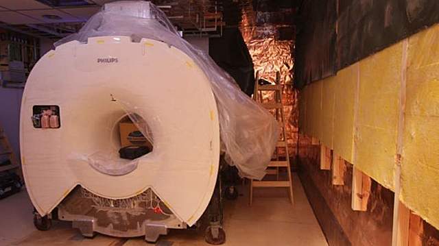 instalación del primer tomografo Rm