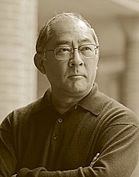 William G. "Bill" Ouchi (nacido en 1943)