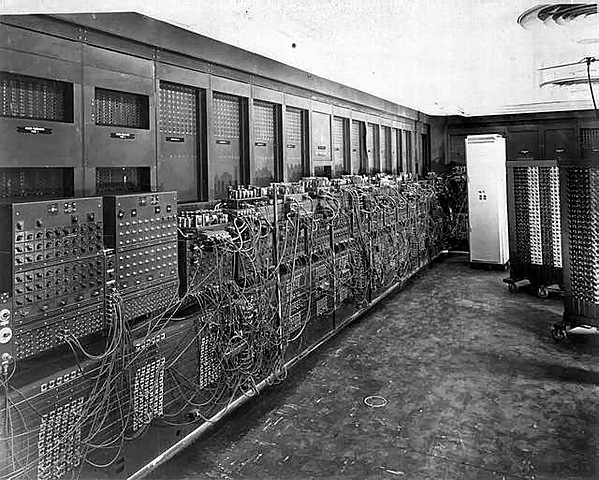 ENIAC (Electronic Numerical Integrator And Computer)
