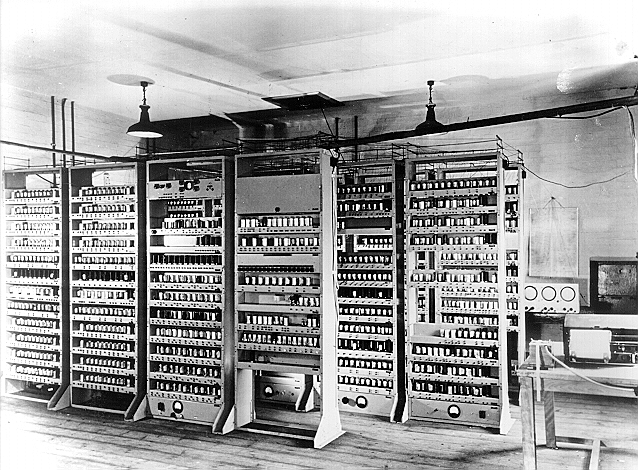 E.D.S.A.C. (Computadora Automática Electrónica de Almacenamiento Diferido)