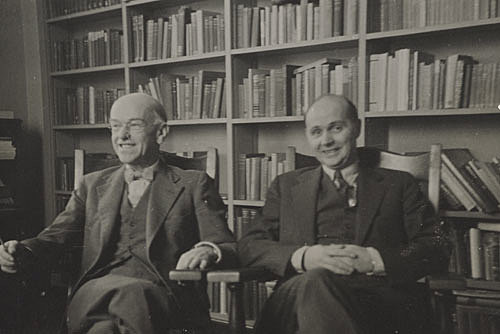 Elton Mayo y F. J. Roethlisberger  1930-1933  *ESCUELAS DE CIENCIAS DEL COMPORTAMIENTO*
