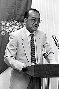 El Dr. Hiroshi Nakajima, del Japón, es elegido cuarto Director General de la Organización Mundial de la Salud.