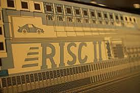 Berkeley, en 1980 crea dos máquinas, el RISC-I y el RISC II