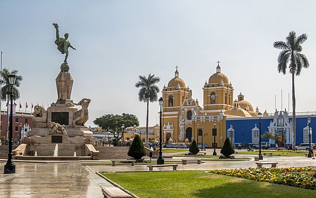 Velasco visita la ciudad de Trujillo