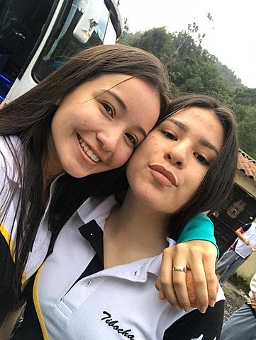 "La vida es mucho mejor con amigas como tú". Anónimo