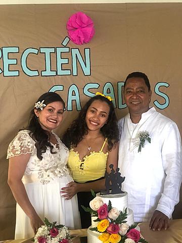 Mis padres se casan