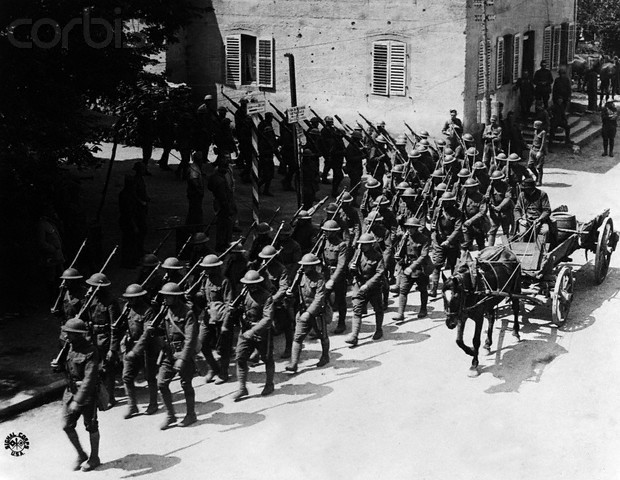 United States troops arrive in France