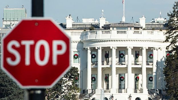 Protestas en linea en Casa Blanca y el Congreso de EU