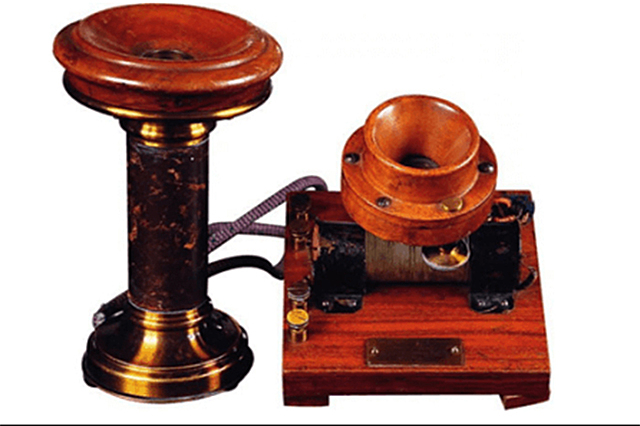 PRIMER TELÉFONO INVENTADO
