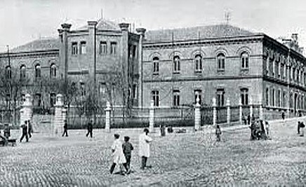 Primera escuela de veterinaria