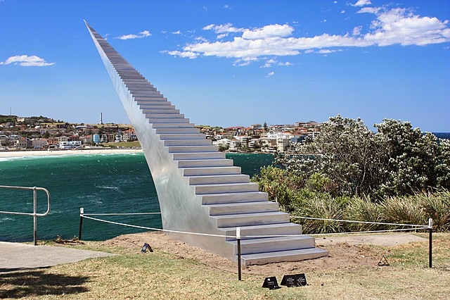 Disminuir y Ascender escultura