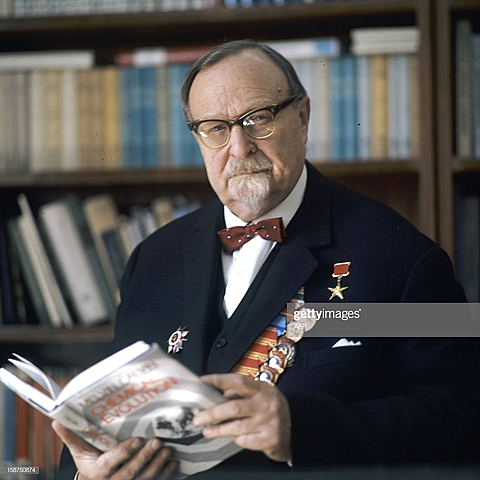 Alexander Ivanovich  Oparin (1894-1980)