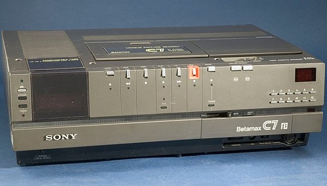 Disquetes, calculadoras, Betamax y VHS