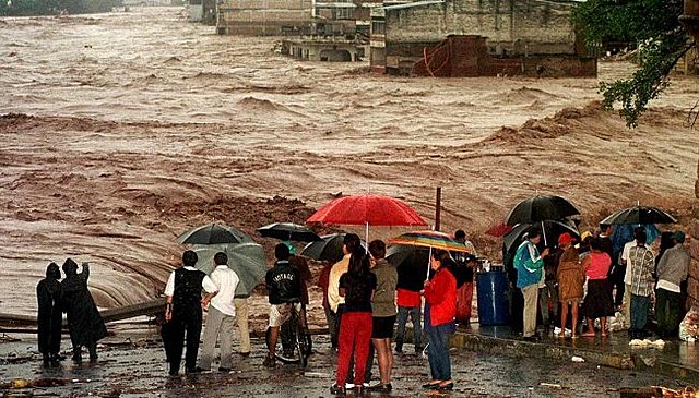 Andrew y Mitch: dos huracanes y un éxodo