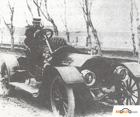 Karl Benz y Gottlieb Daimler desarrollan el automóvil a gasolina.