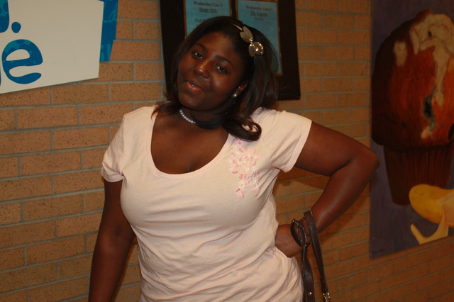 A DAY I'AM JUST LOOKING CUTE AT SCHOOL :)