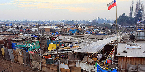 RIESGOS DE POBRESA Y EXCLUCION