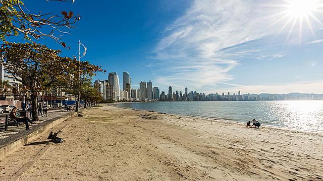 Graduación y conocer el mar        mis padres me dieron la oportunidad de conocer el mar en una de las playas y mas bonitas de Colombia  me gradué como bachiller académico