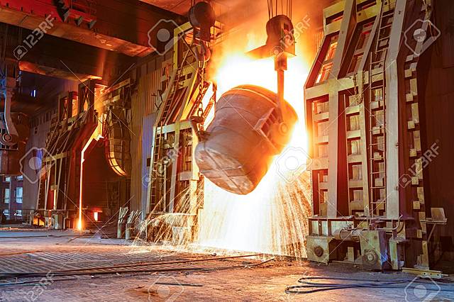 primer horno de fundición de gran tamaño