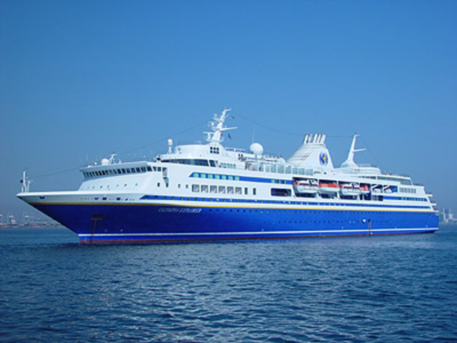 SHIPS SEND SIGNALS TO ANOTHER SHIP