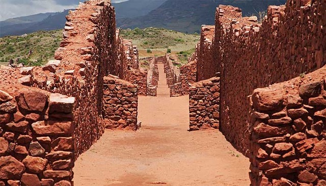 Inca Empire invaded by Pizzaro.