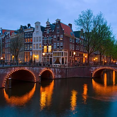 Timeline: ESCUELA CLÁSICA