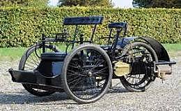 Primer automovil con neumaticos