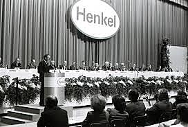 Henkei empieza a utilizar sus primeras marcas comerciales