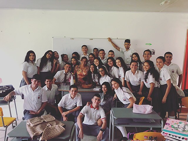 ESPERANDO GRADUARME ESTE AÑO CON MIS COMPAÑEROS DE CURSO