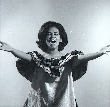 Inicia su carrera como artista