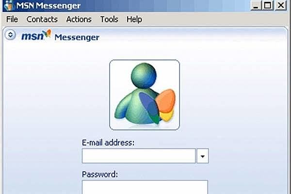 Se publicó la primera versión de MSN Messenger