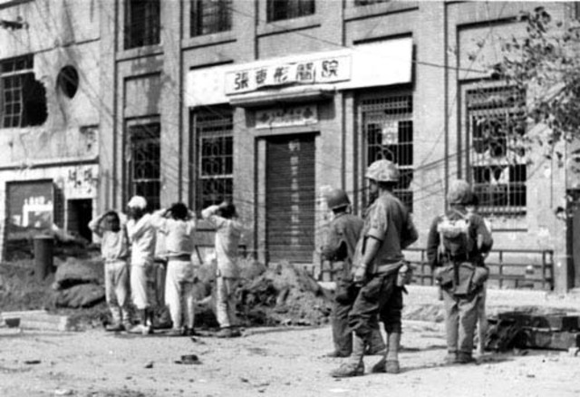 First group of Marines.