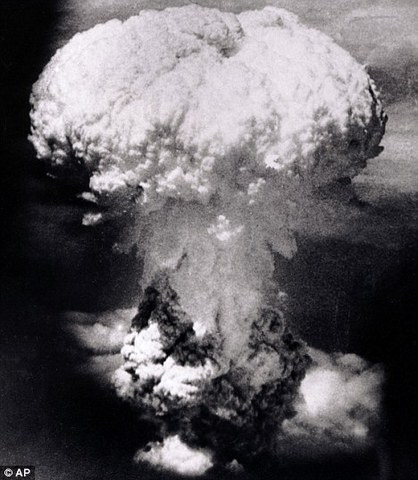 United States drops second atomic bomb