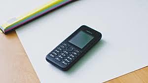 un ingeniero envió el mensaje de "Feliz Navidad" desde una computadora a un aparato móvil usando las redes de telefonía en Reino Unido.