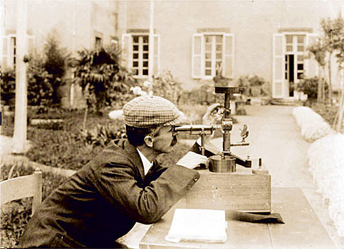 Descubrimiento del componente penetrante o "duro" de los rayos cósmicos