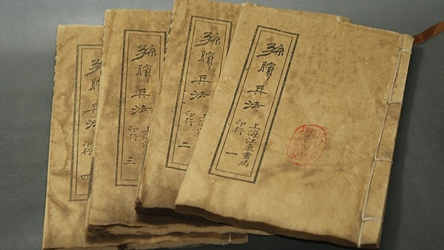 450 d.C. – En China se utiliza la tinta en los sellos estampados en papel (desarrollo de la impresión).