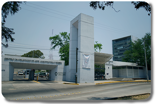 Se funda la Escuela de Arquitectura.