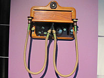 Teléfono mural Gower-Bell