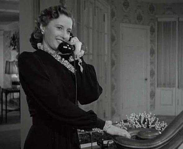 El teléfono en los hogares supera el 50%