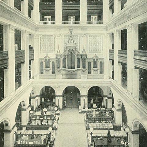 Macy’s, Wanamaker, Stewart y Zion’s abren las primeras tiendas por departamentos.