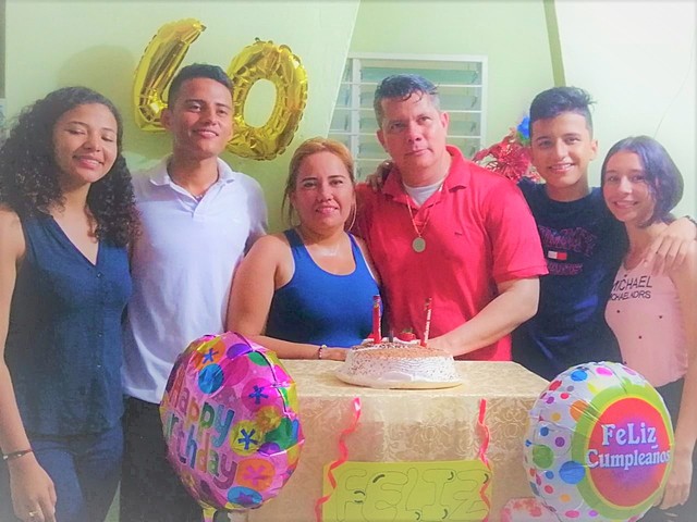 El cumpleaños de mi mama con todos con pareja