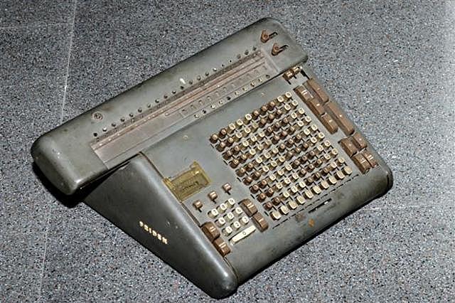 Calculadora electro-mecánica